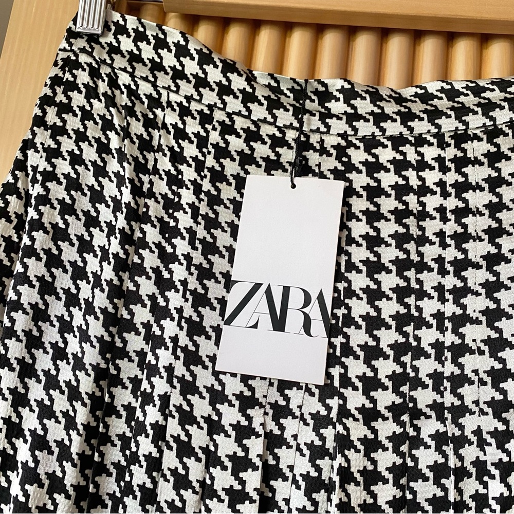 Zara satin houndstooth box pleat maxi skirt black white - Picture 6 of 9